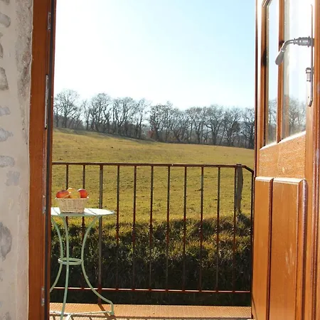 Domaine Insolite Du Petit Moras Bed and Breakfast Chomérac